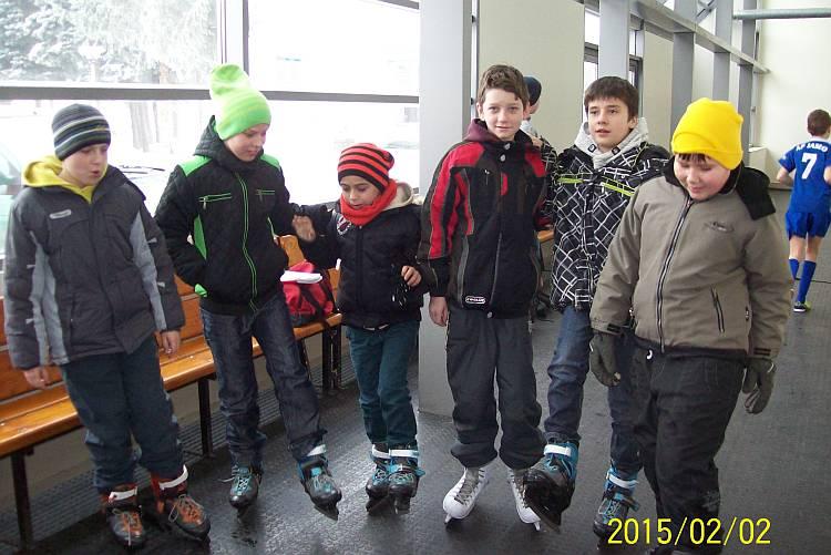 Ferie, ferie, ferie - aktywnie, zdrowo i wesoło Dnia 2 lutego 2015 roku odbyła się wycieczka na lodowisko i basen do Jasła. Brały w niej udział klasy 4-6.