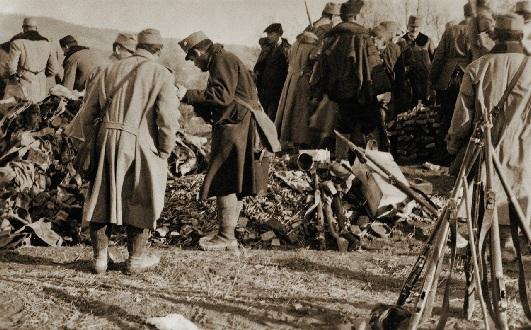 Veliteľ rakúskeho generálneho štábu Franz Conrad von Hötzendorf sa rozhodol tomu predísť a zaútočiť na blížiace sa nepriateľské oddiely z krídla. Rakúsko-uhorské vojská zaútočili 2.