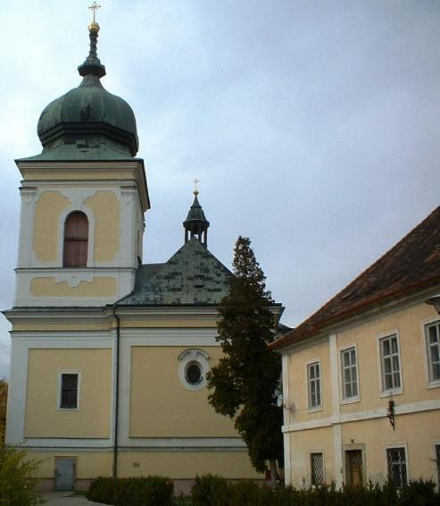Kościół św. Marcina w Holicach oraz ołtarz główny. Kościół św.