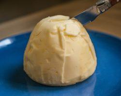 .pl https://www..pl Mniejsza produkcja masła? Czy masło będzie droższe? Nastąpił znaczny wzrost cen masła tj. o 8,7% w skali miesiąca i o 42,9% w skali roku. W pierwszych siedmiu miesiącach br.