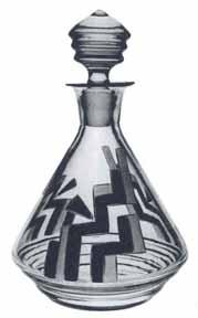 Abb. 2007-2/117 Karaffe mit Treppendekor hellrosa-farbenes Glas, Emailmalerei, geschnitten, mattiert H. 19,6 cm, D. 7,8 cm Muster-Nr.