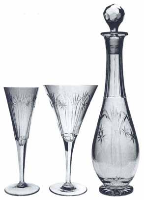 2007-2/119 Likör-Service, Tablett und 6 Becher farbloses Glas, geschliffen Tablett 2,8 x 20,3 x 11,3 cm Becher H. 7,6 cm, D. 3 / 2,3 cm Muster Nr.