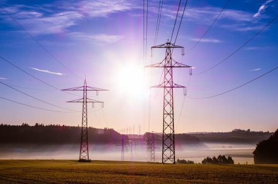 Aktualnie realizowane najważniejsze kontrakty 4/6 Rynek infrastruktury energetycznej Prace projektowe, uzyskanie decyzji administracyjnych, pełnienie nadzoru autorskiego nad przyszłą realizacją