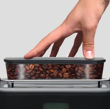 espresso lub kawy jest tymczasowo niemożliwe. Uwaga : Nigdy nie należy wkładać mielonej kawy do pojemnika na kawę ziarnistą.