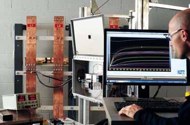 Nowoczesne laboratorium wspierające eksperta Utworzone w 965 roku laboratorium firmy SOCOMEC wykorzystuje ogromne doświadczenie, aby zagwarantować niezawodność oraz zgodność naszych produktów i