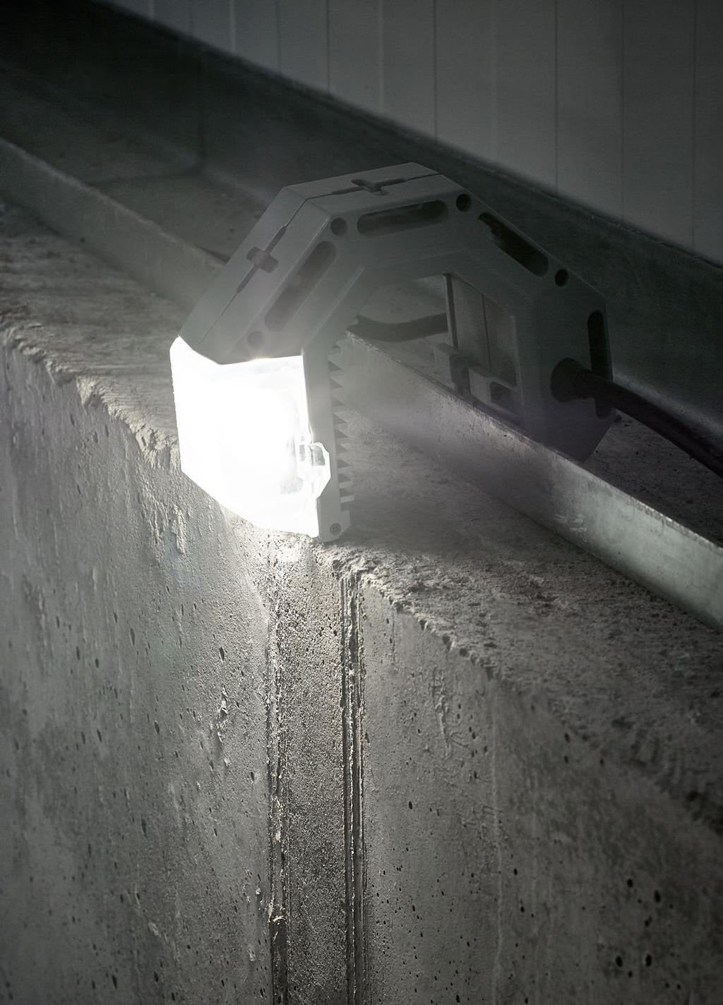 141mm 109mm 50mm 85mm FUTURE LINE LED waży zaledwie 300g.