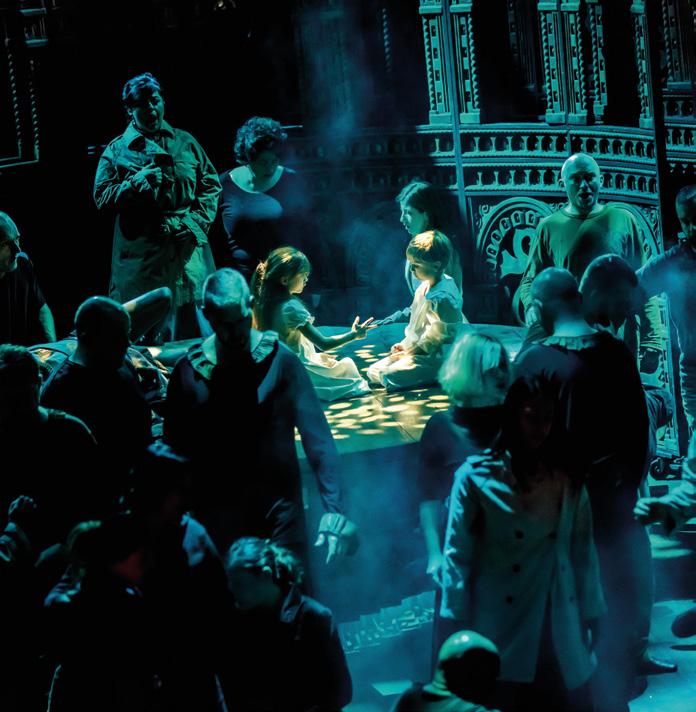 To pierwsza praca Znanieckiego w Bytomiu. Budując teatr w teatrze powoduje, że widz staje się częścią toczącego się na scenie dramatu.