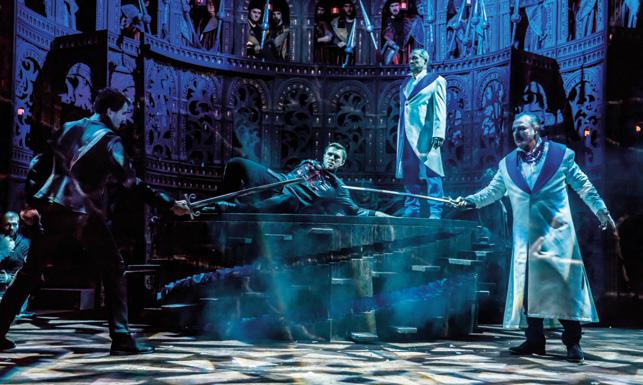 Zespół baletowy uosabia głównie zło, choć jest też pełna jasności scena podczas przybycia Parysa, nawiązująca do komedii dell arte. Autorami choreografii są Elżbieta Pańtak i Grzegorz Pańtak.