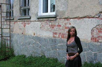 10 Nr 27, 8 lipca 2014 Jak gmina Janowice Wielkie panią Renatę wykolegowała, a swojej pracownicy na rękę poszła Obietnica i trup w szafie Renata Podolec czuje się oszukana przez gminę Janowice