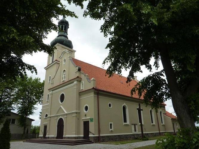 Fot.31-32. Kościół parafialny p.w. Świętego Jana Chrzciciela w Suminie Szpęgawsk Zespół dworsko-parkowy (dwór, park) Budynek został zbudowany w pierwszej połowie XIX w.