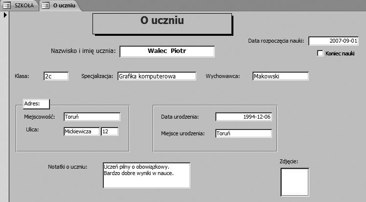 Rozdział 8 t Bazy danych program Access pole Nazwisko wychowawcy z tabeli NAUCZYCIEL (rysunek 8.29). W projekcie formularza jako Źródło rekordów wybierz z listy kwerendę O UCZNIU.