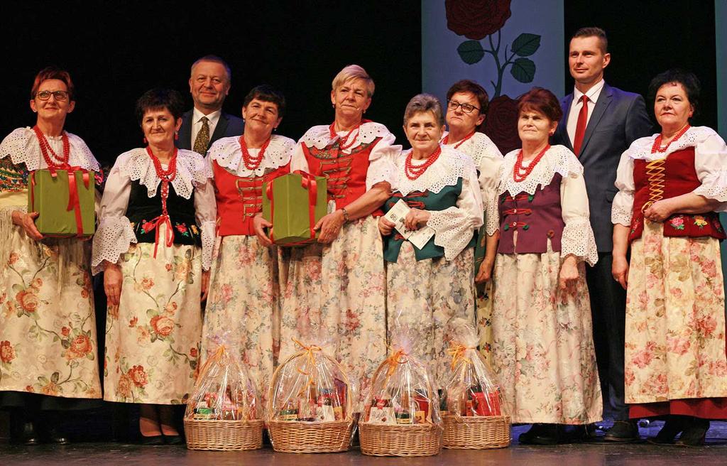 Tym bardziej cenne jest to, iż przynajmniej raz w roku mogą się one spotkać, każdorazowo w innej świątyni na terenie gminy, aby zaprezentować kilka kolęd, a na koniec zaśpiewać wspólnie.