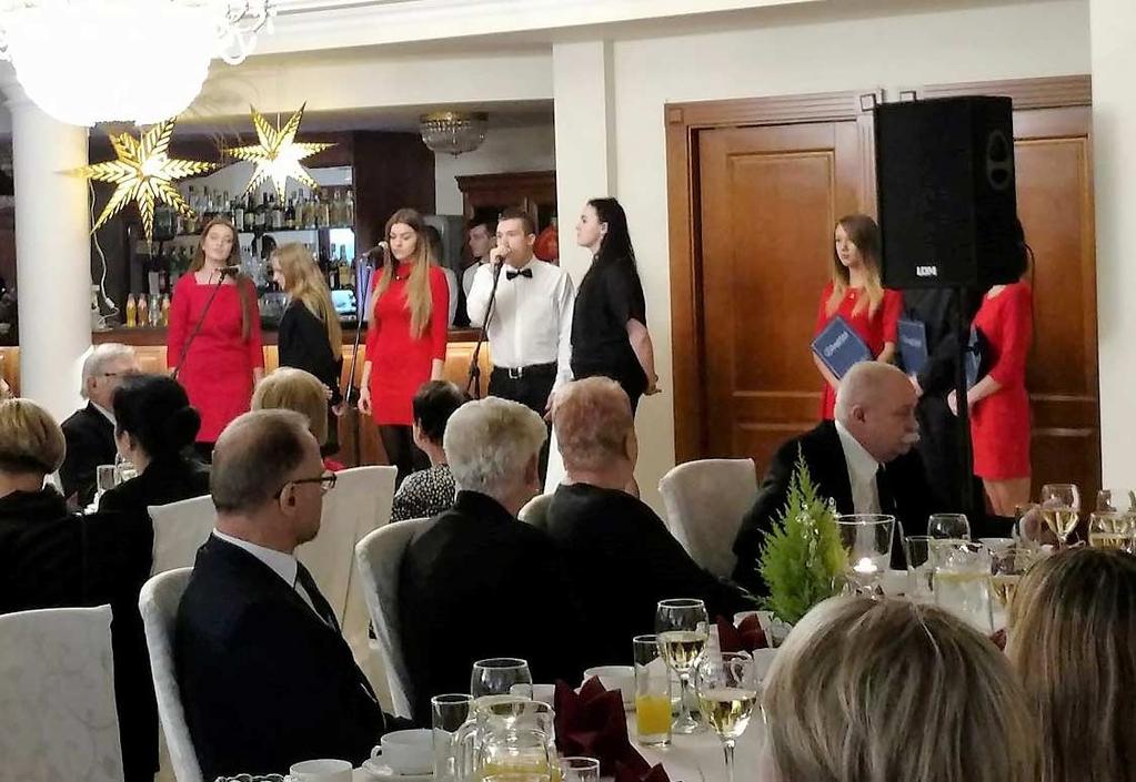 STYCZEŃ 2017 OŚWIATA 5 Już od bardzo dawna w grudniu przygotowujemy się na nadchodzące Święta Bożego Narodzenia.