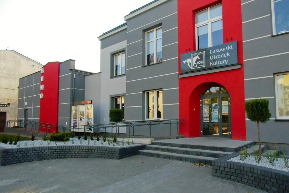Fot. 10 Łukowski Ośrodek Kultury Źródło: www.lok.lukow.pl Tab. 32 Liczba zrealizowanych imprez w Powiecie Łukowskim w latach 2011-2014.