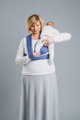 Wsuń delikatnie nóżkę dziecka pomiędzy ciebie a materiał. Slide the baby s leg gently between your body and the fabric.