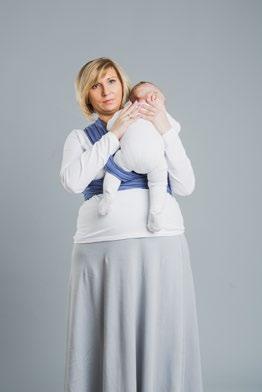 Slide the baby s other leg gently between your body and the fabric. Ułóż dziecko symetrycznie na sobie.
