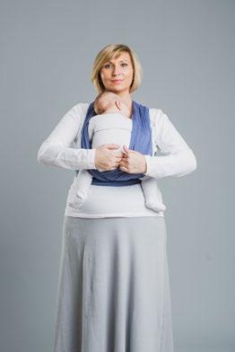 WYJMOWANIE DZIECKA Z CHUSTY TO TAKE YOUR BABY OUT OF THE WRAP Zdejmij z plecków dziecka zewnętrzny pas chusty Take the outer layer of the wrap off the baby s back.