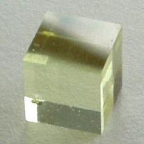 6% (662 kev) λ max ~ 310 nm τ ~ 20 ns (długie składowe!