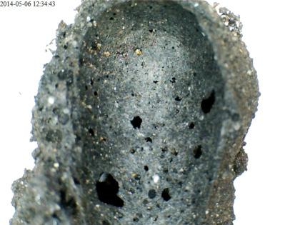View of the material obtained during the process of vitrification of fly ash Przeprowadzone badania procesu witryfikacji z wykorzystaniem paleniska cyklonowego pozwoliły, w zależności od warunków
