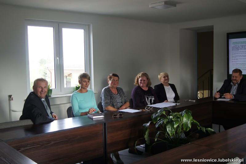 Posidzni Gminnj Komisji Rozwiązywania Problmów Alkoholowych W dniu 10 wrzśnia 2015 r w Urzędzi Gminy Lśniowic odbyło się posidzni Gminnj Komisji Rozwiązywania Problmów Alkoholowych Głównym punktm