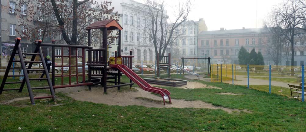 Przed przystąpieniem do robót wykonawca powinien jednak zapoznać się z przebiegiem podziemnych i napowietrznych instalacji w obrębie terenu oraz zachować