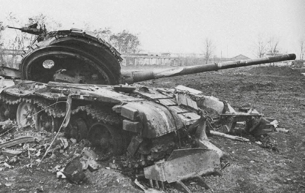 Fot. W czasie walk w Czeczenii, wojska rosyjskie traciły w trakcie walk ulicznych znaczne ilości czołgów.