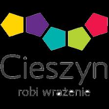 uczestników apelu upieczonymi własnoręcznie ciastami.