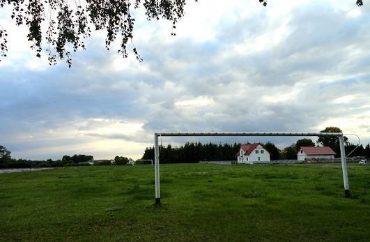 11 W sąsiedztwie świetlicy wiejskiej znajduje się plac zabaw,