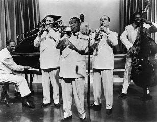 Basin Street Blues jest jedną z najmilszych nagrań we wczesnym okresie, gdy Armstrong nagrywał z hot five and seven.