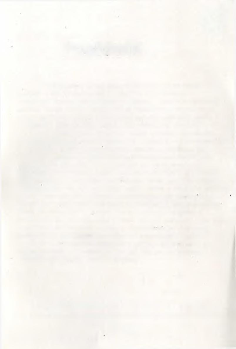 23 Posłowie W niniejszym opracowaniu przedstawiłem reprodukcje witraży godeł rzemieślniczych z okien sa li ratuszowej z fo to g r a fii czarno-białych.