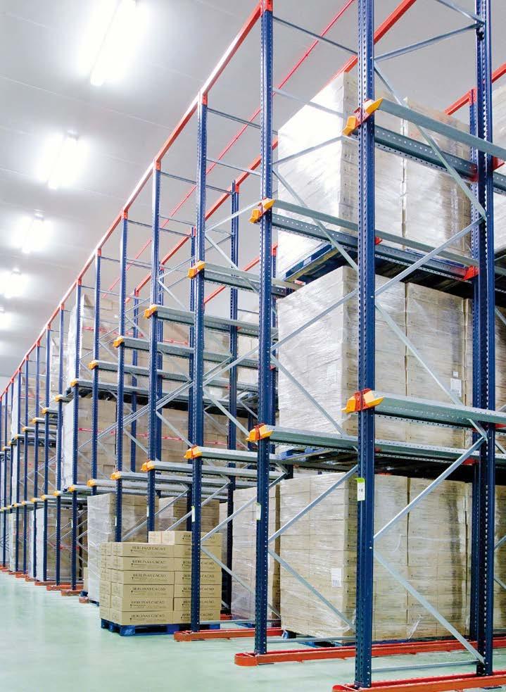 Charakterystyka regałów wjezdnych Jest to idealny system składowania produktów jednorodnych, o małej rotacji i dużej liczbie