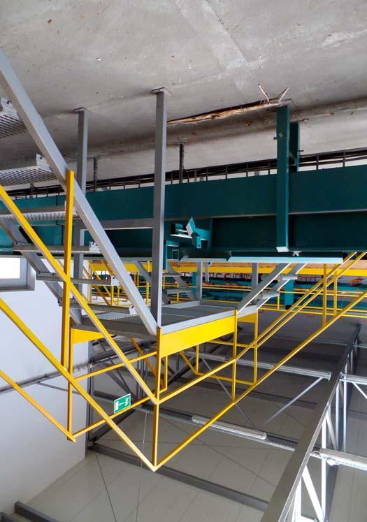 12 OBRÓBKA DREWNA LINIE TRANSPORTOWE I PRZENOŚNIKI Przy użytkowaniu przenośników w przypadku zauważenia oznak niewłaściwej pracy przenośnika linię przenośników należy wyłączyć w celu zidentyfikowania