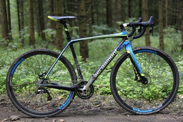 W związku z tym zdecydowaliśmy się na test roweru przełajowego. Bergamont Prime CX Team to znakomity model dla średnio-zaawansowanych, którzy chcą poznać wszystkie zalety "błotniaków".