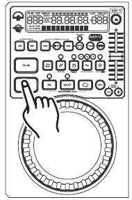 PODSTAWOWE FUNKCJE (CD.) 3. ODTWARZANIE Rysunek 10 Wkładamy płytę CD zgodnie z opisem ze strony 17 (LOADING/EJECTING DISCS).
