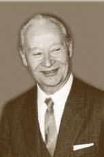 Oskarżony o zdradę, pozbawiony urzędu i wykluczony z partii, do 1985 r. Aleksander Dubček utrzymywał się z pracy robotniczej. W 1988 r.