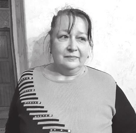 Mieszka wraz z mężem w jednym pokoiku w internacie, którego większą część stanowi dom starców.