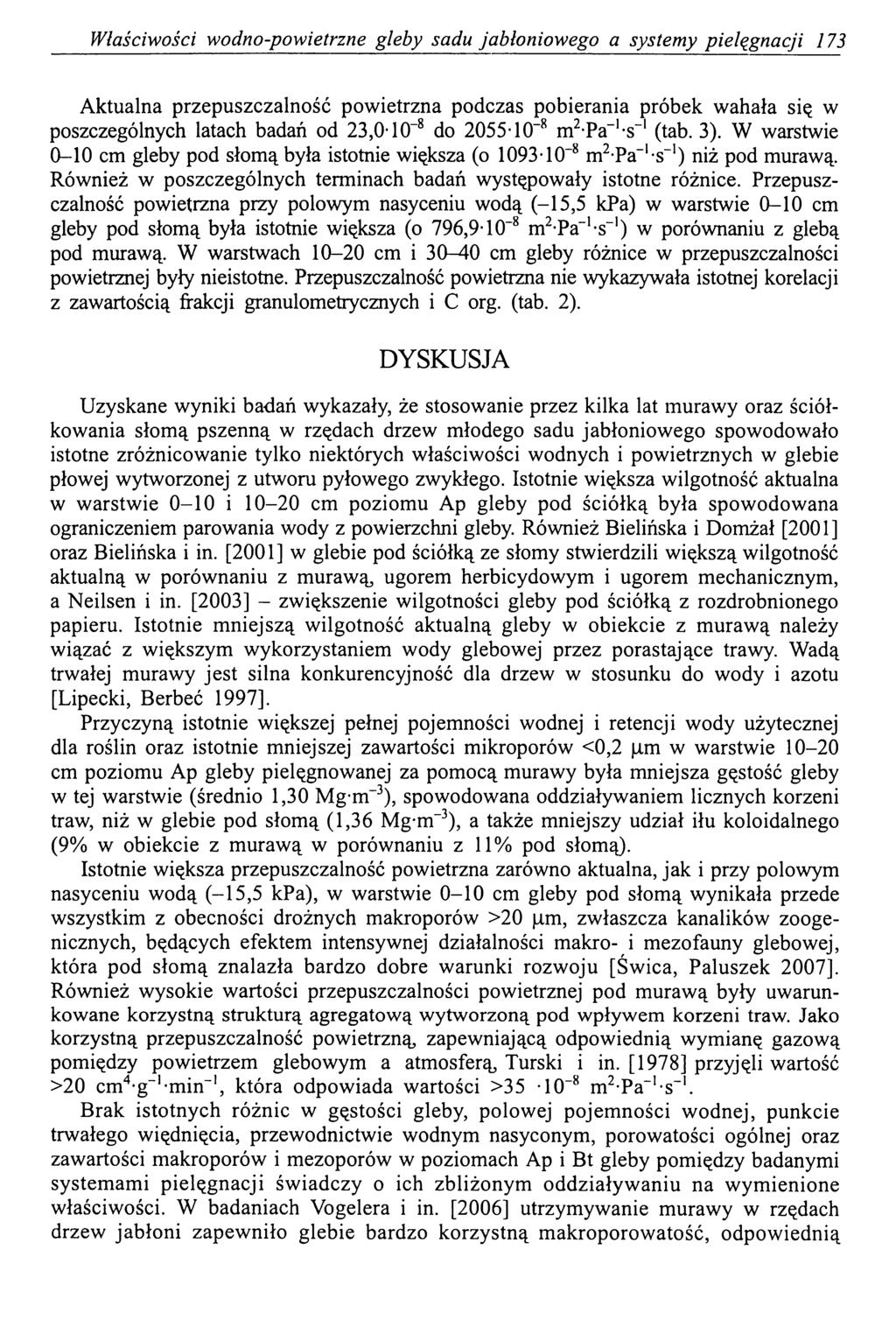 Właściwości wodno-powietrzne głeby sadu jabłoniowego a systemy pielęgnacji 173 Aktualna przepuszczalność powietrzna podczas pobierania próbek wahała się w poszczególnych latach badań od 23,0-10"8 do