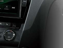 zapewnia łączność z pple Carplay, ndroid uto i jest