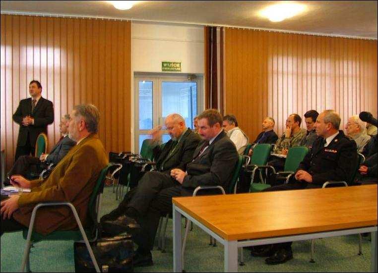 Otwarcia seminarium dokonał mł. bryg. dr inŝ. Dariusz Wróblewski Zastępca Dyrektora CNBOP ds. Naukowo-Badawczych. Referat wygłosił mł. bryg. mgr inŝ. Tomasz Sobieraj - Zastępca Dyrektora CNBOP ds.