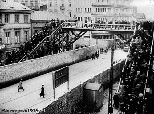Źródło: [1, 6, s. 20] Fig. 3b. The area of former Jewish Ghetto in Warsaw in 1945 destroyed at the end of World War II.