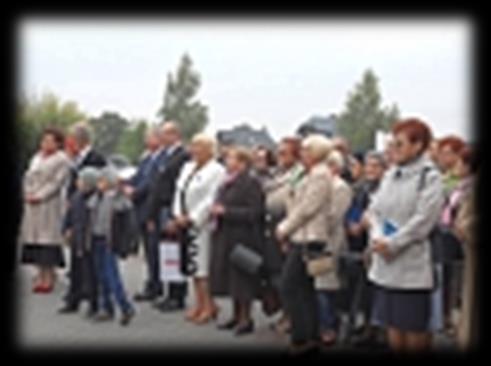 Uroczystość rozpoczęła się w Zespole Szkół w Sławsku od odsłonięcia tablicy pamiątkowej, zakopania kapsuły czasu oraz posadzenia dębu na pamiątkę tego jubileuszu.