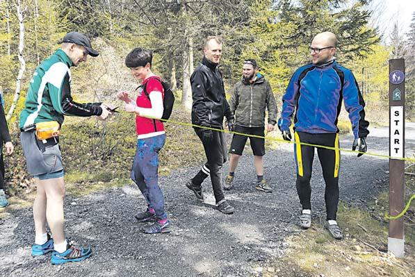 O godzinie 14 00 rozpocz¹³ siê piknik edukacyjny prowadzony przez Arkadiusza W³odarskiego. Swoj¹ ofertê prezentowa³o Nadleœnictwo migród, bêd¹ce czêœci¹ Leœnego Kompleksu Promocyjnego Dolina Baryczy.
