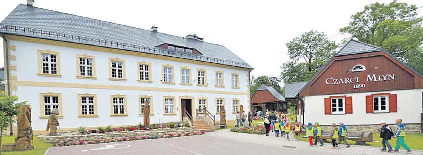 W zwi¹zki z tym poszukujemy lokalnych muzyków, wiêc je eli grasz na gitarze, skrzypcach, akordeonie czy innym instrumencie, zapraszamy do kontaktu.