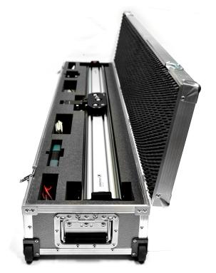 Pokrowiec transportowy Slide Kamera PSK wykonany jest z wodoodpornej tkaniny poliestrowej o wysokiej wytrzymałości, chroniącej od przetarć oraz warunków