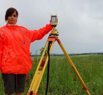 wymaganiami Zamawiającego. Testowano zarówno serwisy pomiarów statycznych serwis POZGEO i POZGEO-D, jak również serwisy czasu rzeczywistego RTK i DGPS (wszystkie dostępne formaty poprawek).