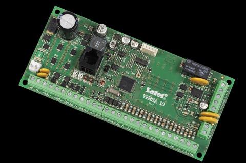 pripojenie klávesníc, čítačiek a expandérov port RS-232 na programovanie ústredne konektor RJ zabudovaný telefónny komunikátor s funkciami: monitoringu (SIA, Contact ID, iné) oznamovania (8 čísiel,
