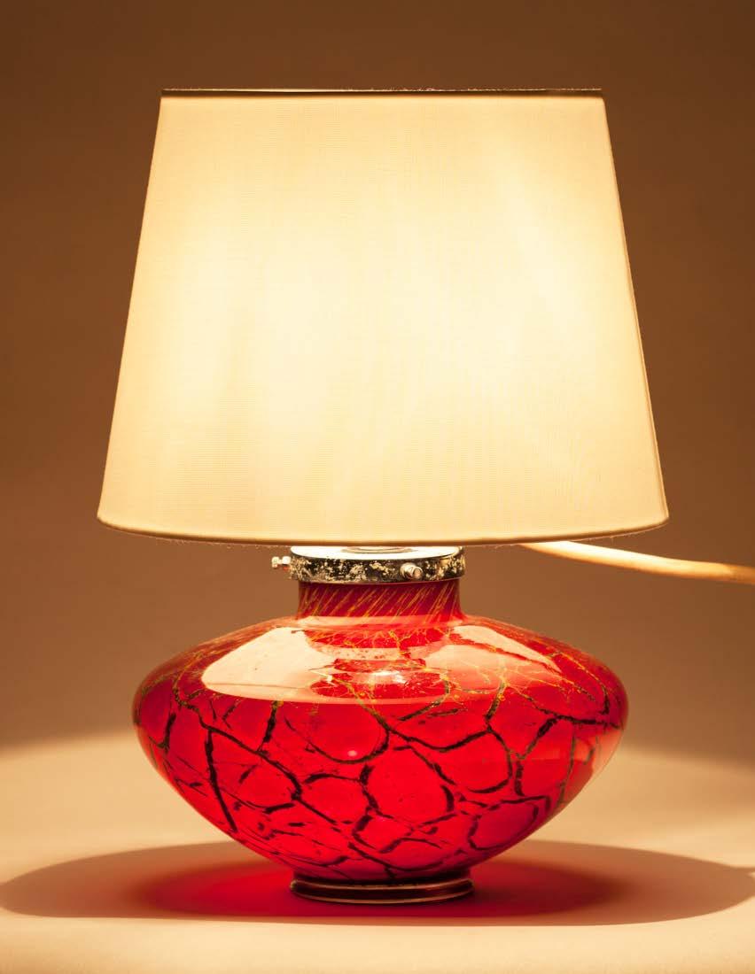 47 45. Lampa Ikora WMF (czerwona) Niemcy, Wűrttembergische Metallwarenfabrik, lata 30./40. XX w.