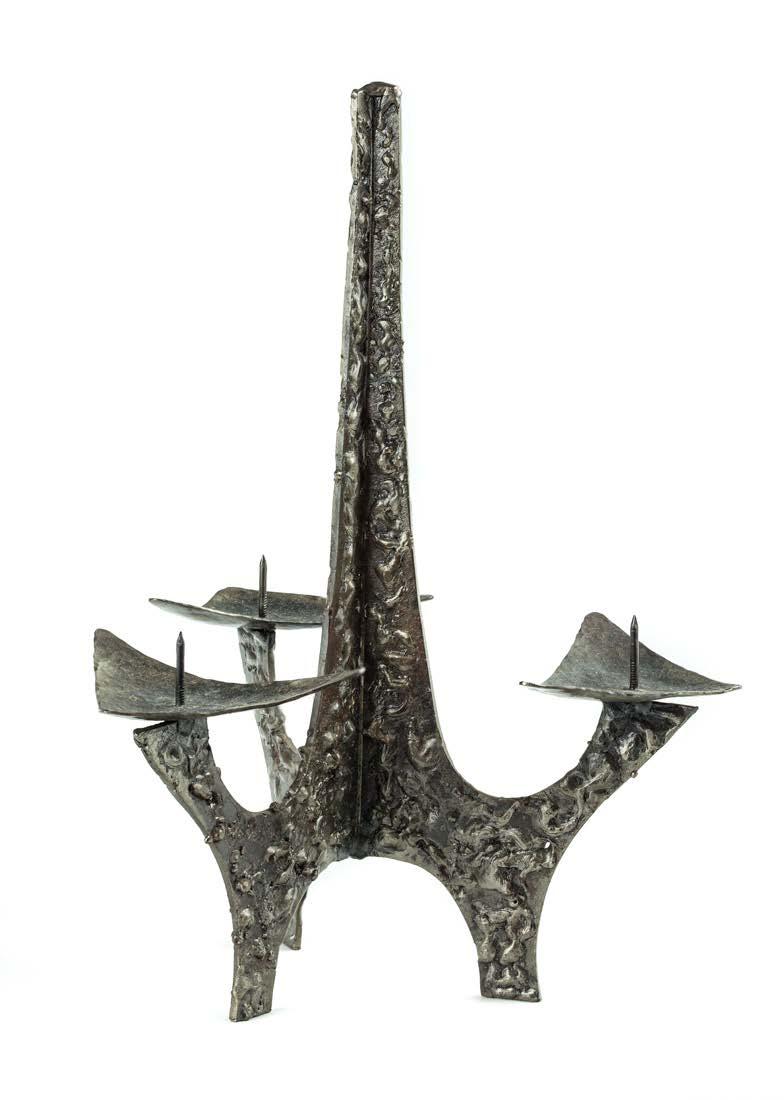 76 74. Świecznik metaloplastyka Polska, druga poł XX w.