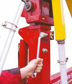 Zgrabiarka o centralnym odłożeniu pokosu z mechaniczną regulacją szerokości roboczej EUROTOP 701 A 10 ramion w karuzeli, szerokoêç robocza od 6,30 do 7,10 m.