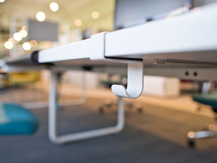 76% of people claim that an office with a non-standard fit-out has an influence on work efficiency, so by arranging an office properly we can motivate people and inspire them to take action.